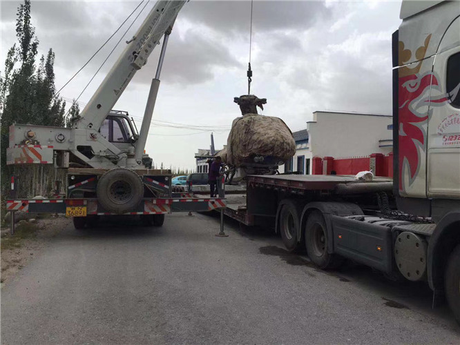 狭窄场地（如小区、车间）适合用哪种吊车？