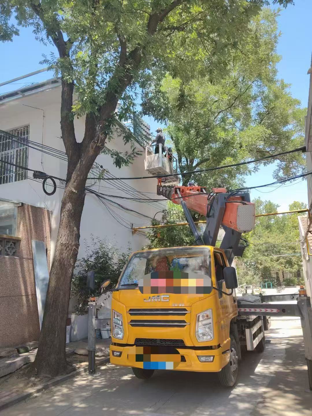 高空作业车能吊装重物吗？最大承载多少公斤？